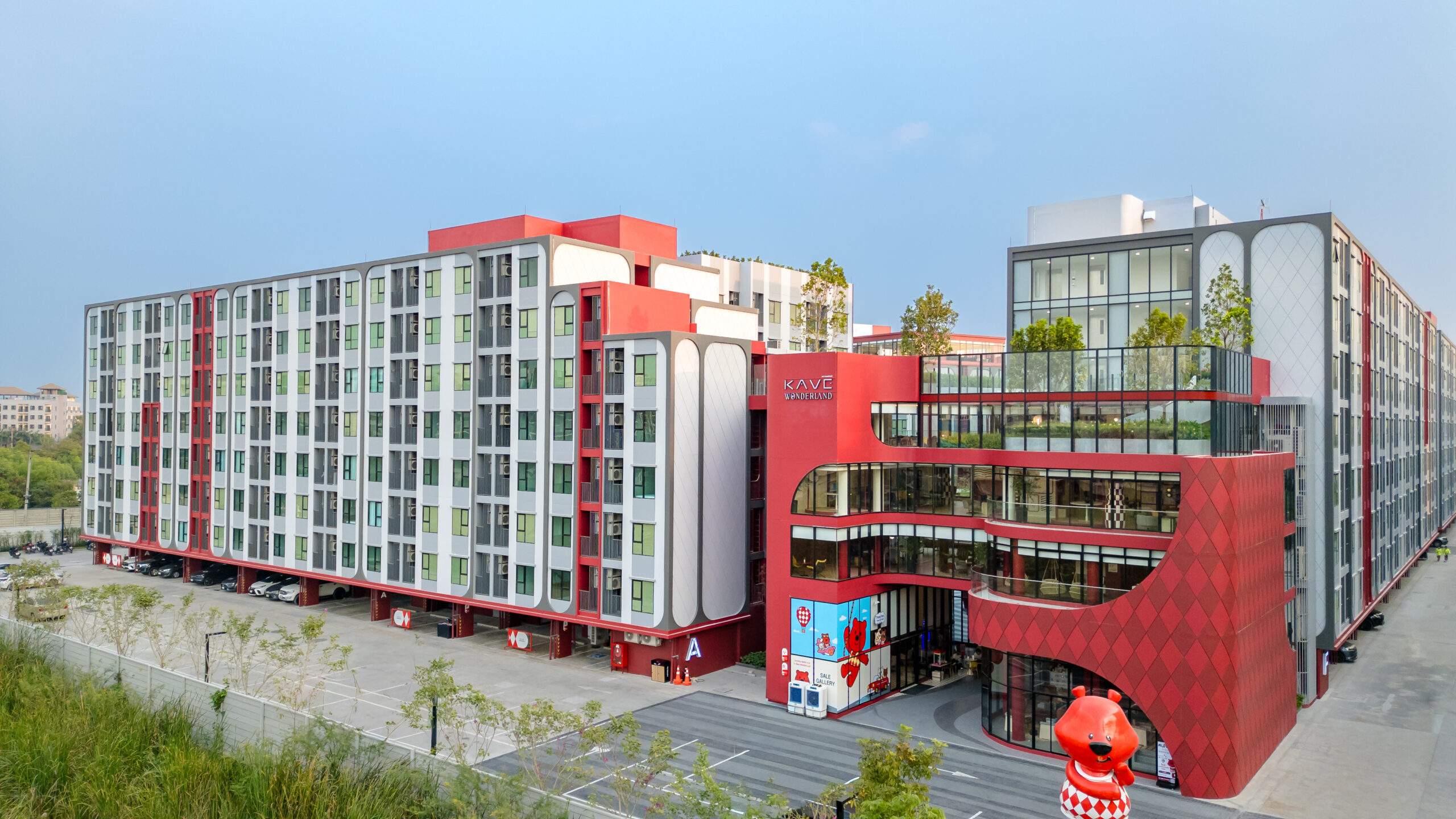 ภาพมุมกว้าง Building A + Clubhouse