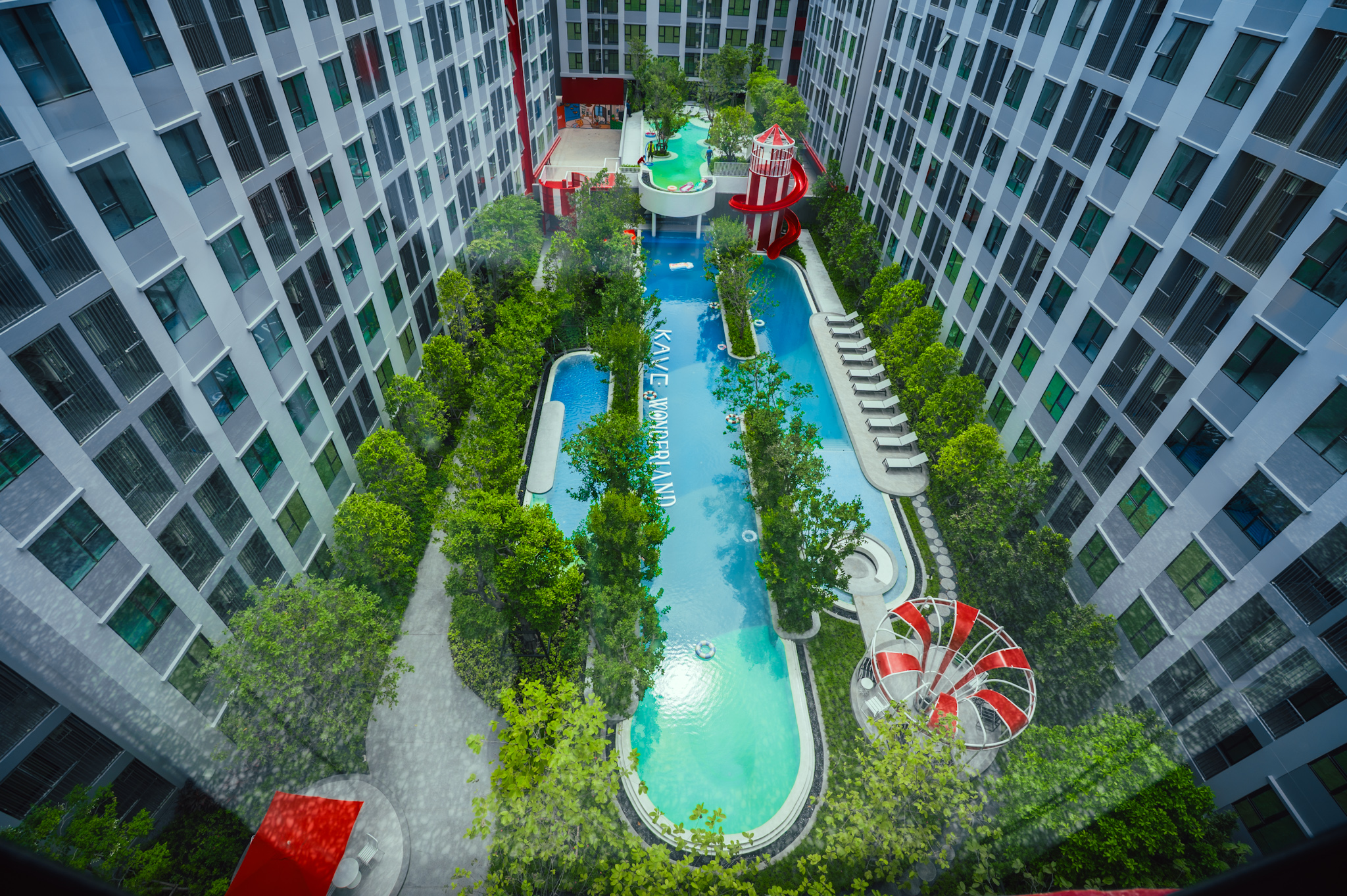 Kave Wonderland — สระว่ายน้ำกลางโครงการ