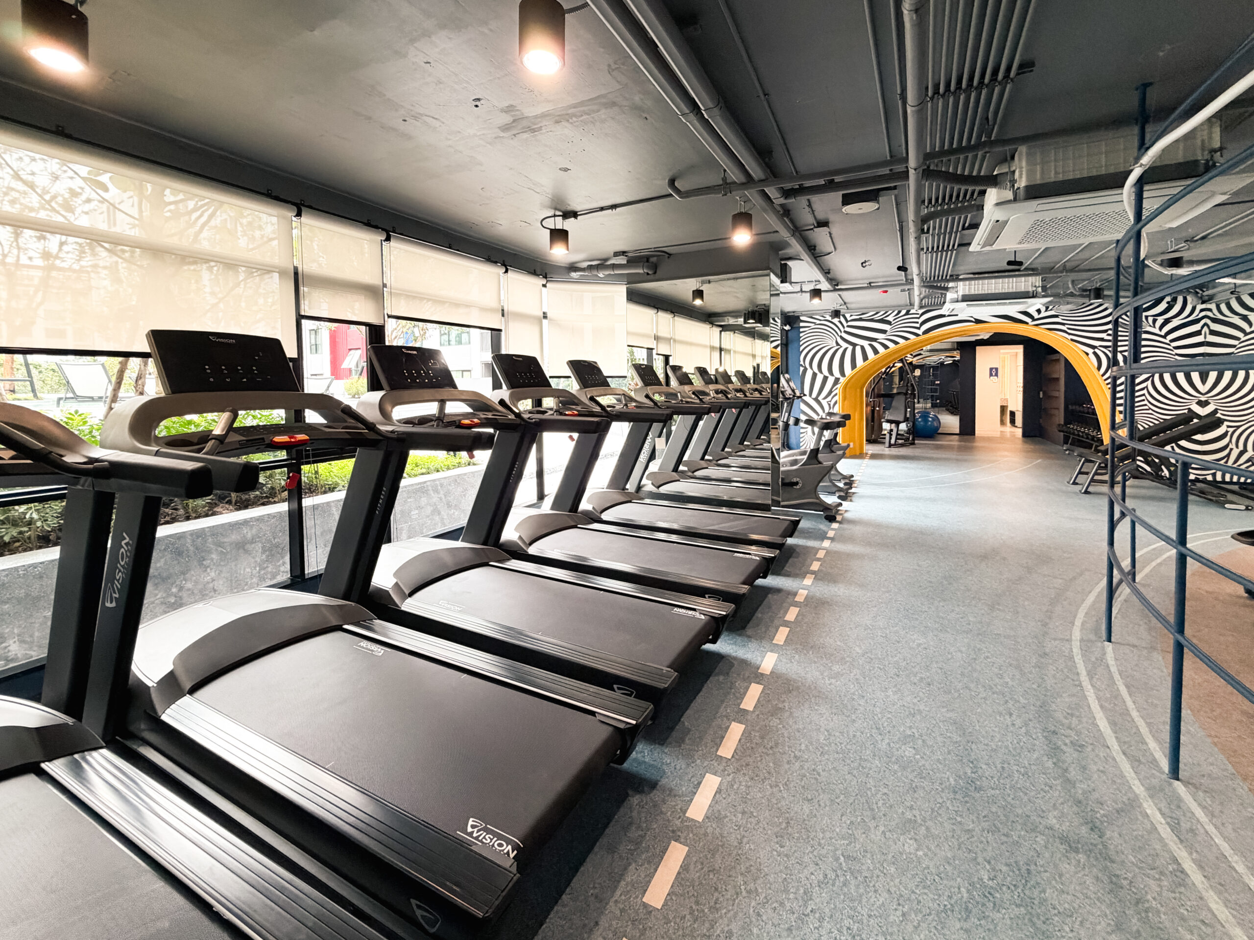 Fitness — treadmill + zebra wall
