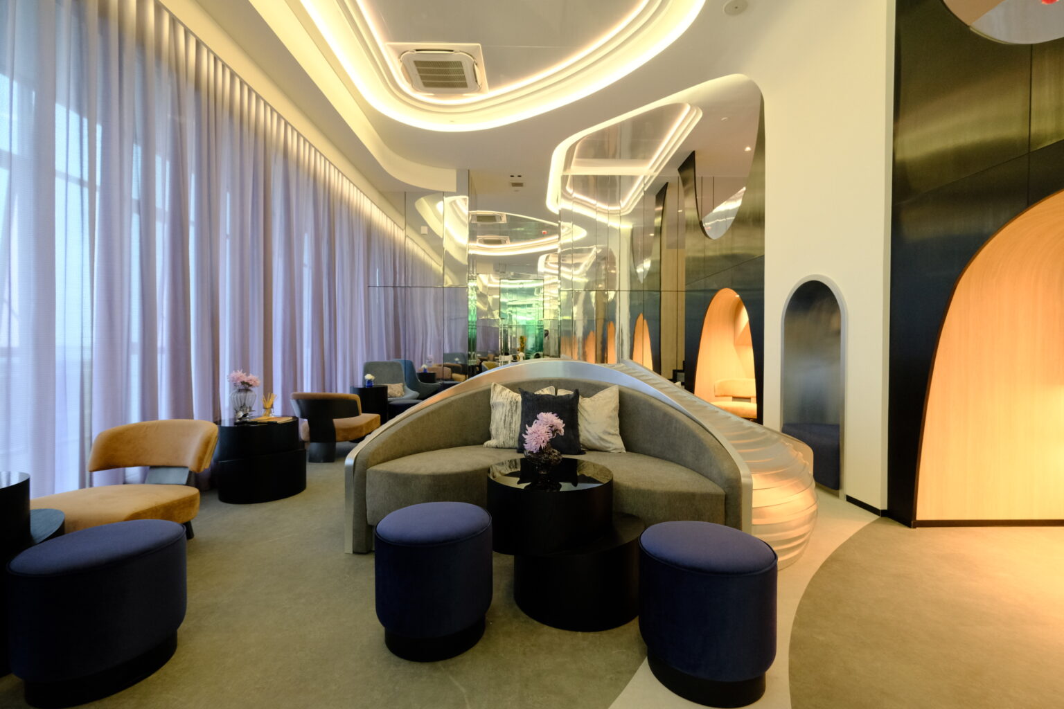 Lobby ทรงโค้ง futurism